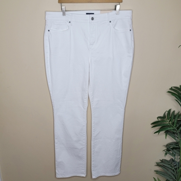 NWT NYDJMarilyn Straight Leg White Jeans 31" Inseam Size 16